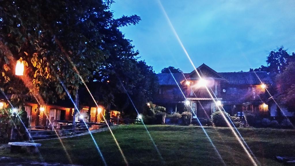 The Local Story Resort Ban Mon Talaeng 外观 照片